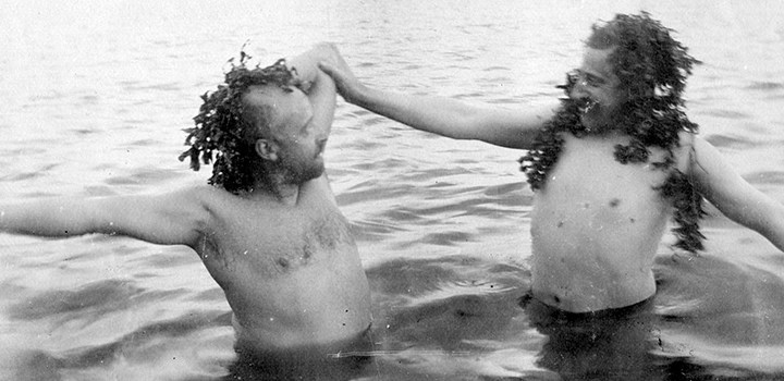 Foto av Gustaf Fröding och Verner von Heidenstam som badar i havet