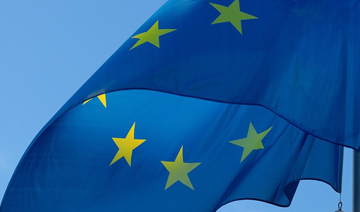 Foto på en EU-flagga.