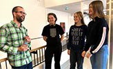 Alexander Persson tillsammans med eleverna Emil Åkerlund, Amanda Rhen och Ida-Maria Asp i NA17 på Möckelngymnasiet.