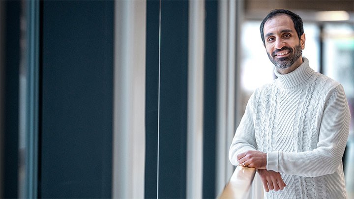 Ahmed Al-Wandi, överläkare vid Allmänpsykiatrin Örebro inom Region Örebro län. 