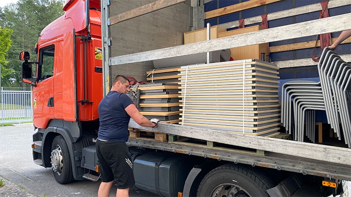 Lorry driver Dmitro Leonidovych Tsyganiuk is securing the transport going to Ukraine.