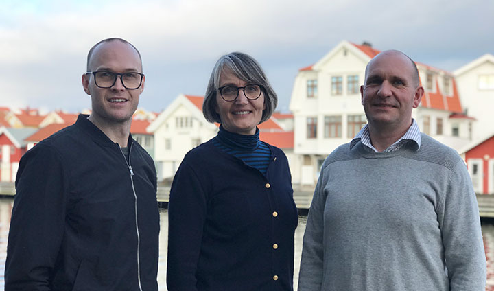 Johan Swahn, Åsa Öström och Asgeir Nilsen i Smögen för att analysera musslor i samarbete med forskare från SLU och Musselbaren i Smögen.