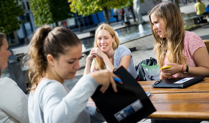 Bild på studenter