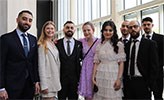 På bilden syns Rofand Batti, Ebba Bjuveus, John Sayegh, Shaza Sayegh, Carolina Wretman, Mostafa Alaaradji,  Christian Khoury och Kristian Kozman har tagit examen från Läkarprogrammet. 