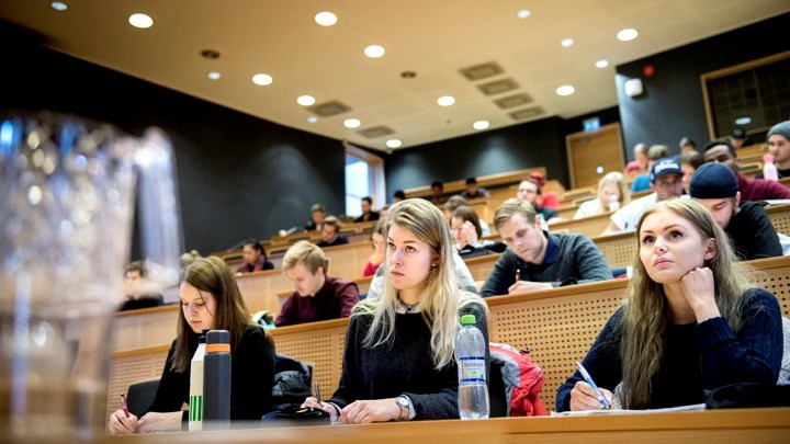 Studenter i hörsal