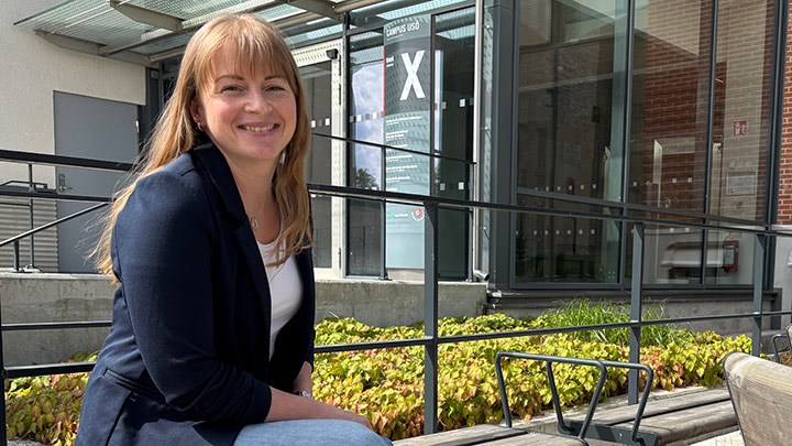 Lena Uvhagen utanför Campus USÖ.
