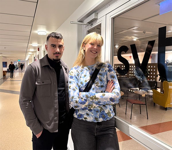 Reportrarna Mohammad Mohammad och Frida Lindhe.