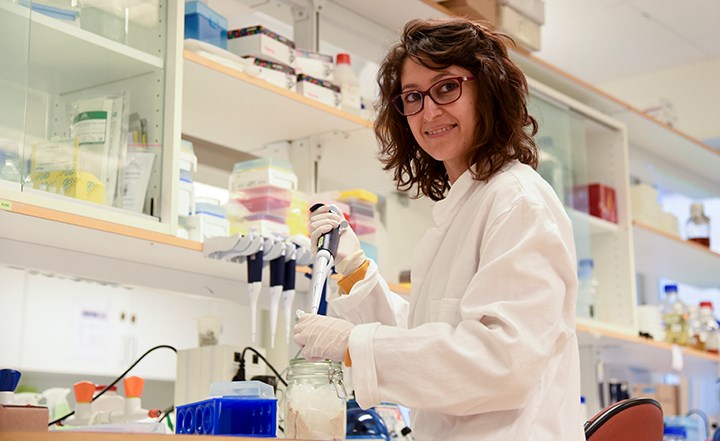 Alba Cuecas in the laboratory.