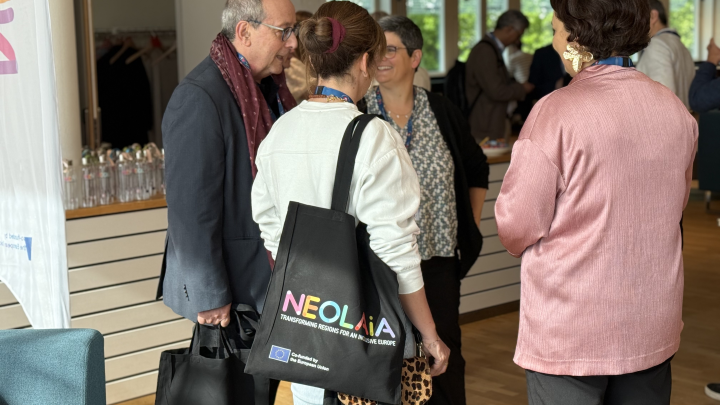 NEOLAiA members gathered.