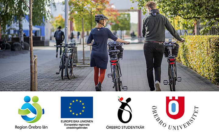 En man och kvinna leder varsin cykel på campus. Loggor i nederkant på bilden: Region Örebro län, EU, Örebro studentkår och Örebro universitet. 