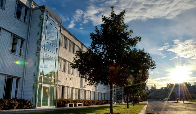 Forumhuset där Institutionen för samhällsvetenskap och mediestudier finns.