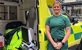 Linda Appelgren står vid en ambulans. 