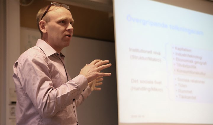 Professor Magnus Boström föreläser