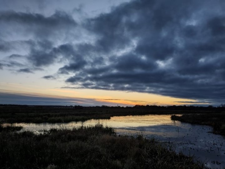 Storbildsskärm från Kumla med instruktioner för att undvika Covid 19 