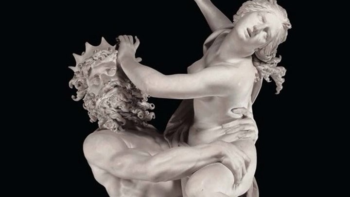 En staty med två personer som bråkar.
