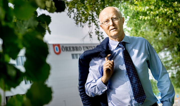 Vice-Chancellor Johan Schnürer in front of Örebro University.