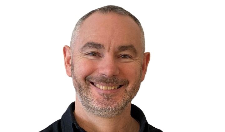 Portrait photo of Dean Barker.