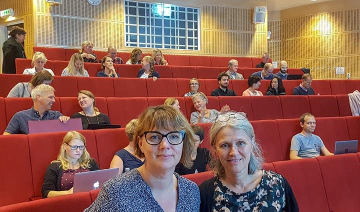 Jenny Bonnevier och Ann Öhman Sandberg i föreläsningssal