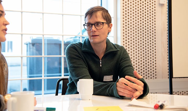 Tobias Axelsson forskare i genusvetenskap och  lärare i samhällsvetenskap.