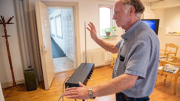 Dag Stranneby vid en Theremin