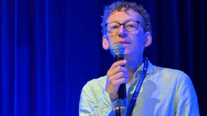 Rektor Åke Ingerman talar
