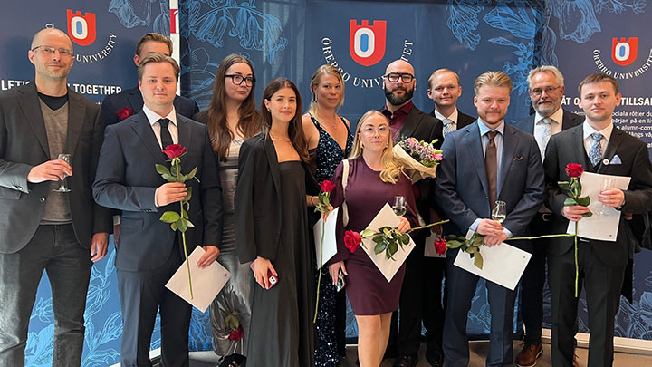 En grupp studenter efter examen.