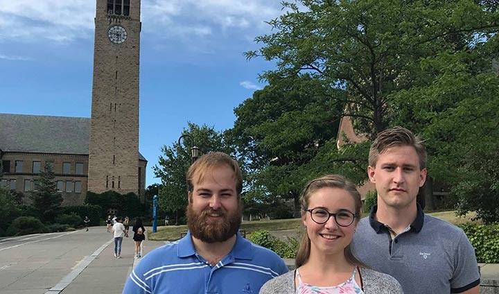 Markus Ekman Amanda Olsson och Carl Klasén på campus vid Cornelluniversitetet.