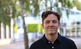 Karl Olsson utomhus på Campus Örebro