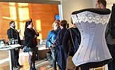 Vernissagen för "Korsettkriget" på Örebro universitet