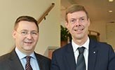 Österrikes ambassadör Arthur Winkler-Hermaden med vicerektor Robert Brummer