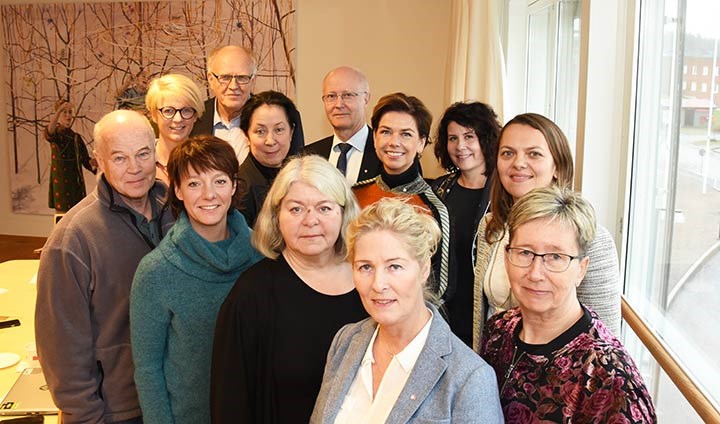 Bild på riksdagsledamöter från Örebro län som mötte företrädare för Örebro universitet.