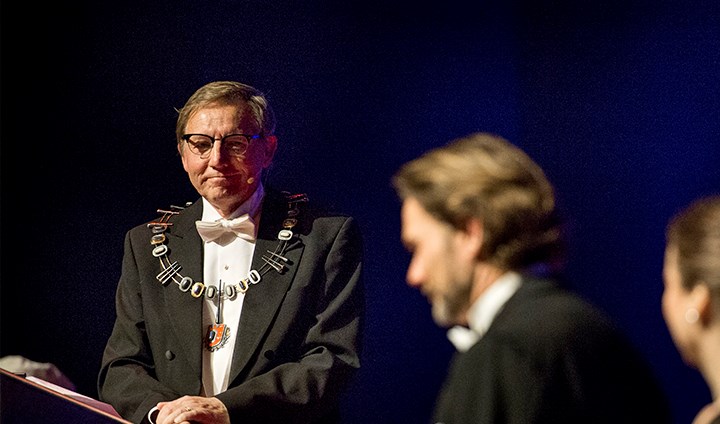 Jens Schollin wearing the vice-chancellor chain at the University's annual celebration.