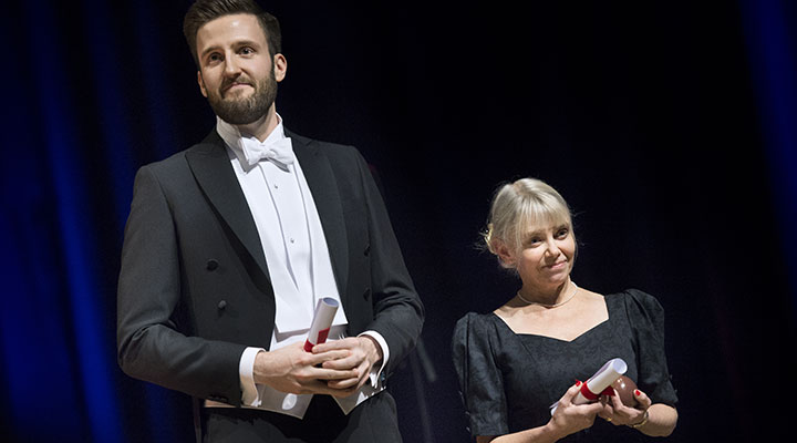 Örebro universitets och Studentkårens pedagogiska pris 2016 gick till Giacomo Lindgren Zucchini, doktorand i rättsvetenskap och Carina Lidström, docent i litteraturvetenskap