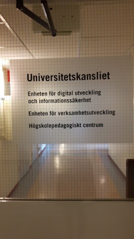 Bild på dörrskylten in till Högskolepedagogiskt centrum