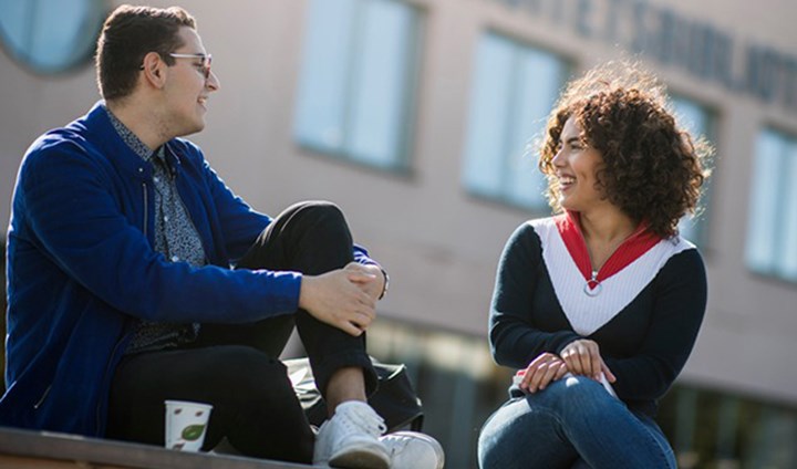 Studenter på campus