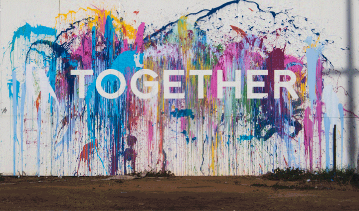 vägg med texten together
