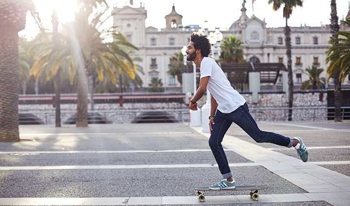 Man på skateboard 