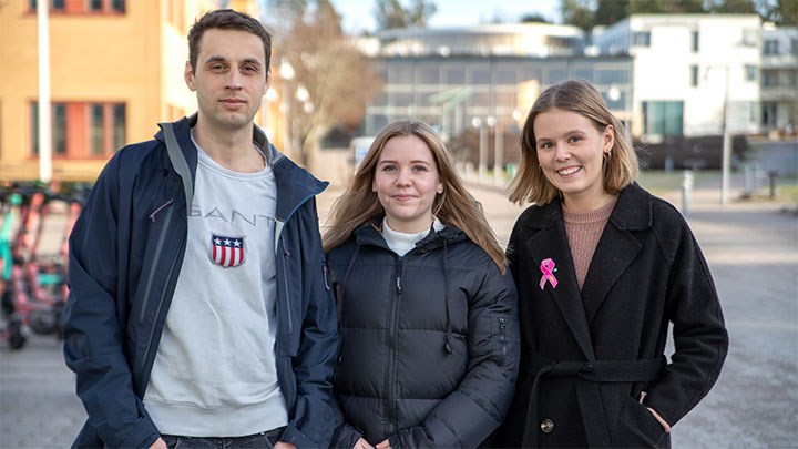 Bild på sjuksköterskestudenterna Hampus Bockholt, Amanda Karlsson och Lisa Brorson.