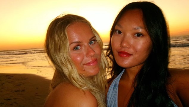 Bild på sjuksköterskestudenterna Elin Huss och Sabina Risberg