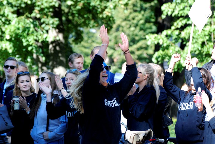 Sesam faddrar hejar på sitt sesamlag