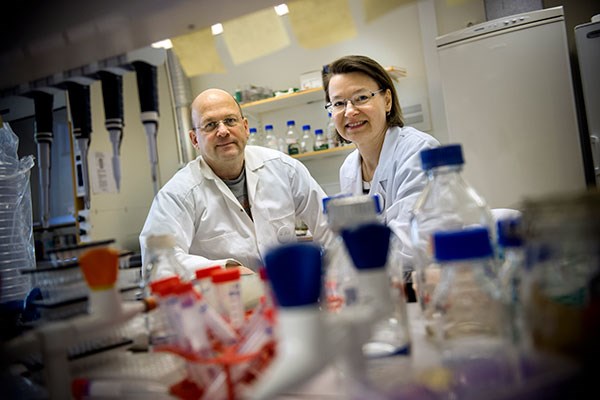 Two researchers in the lab.