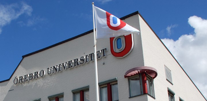 Fotografi av Entréhuset vid campus Örebro