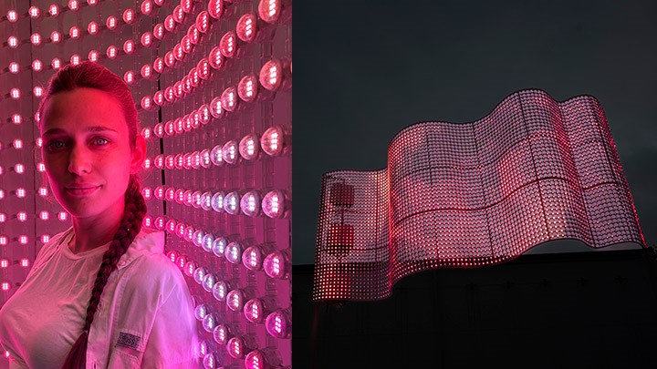 Två sammanfogade bilder. Konstnären Izabel Lind står nära den rödskimrande LED-panelen på den ena. På den andra bilden ser man hela det vågformade konstverket som lyser med ett rött mönster mot den svarta natthimlen.
